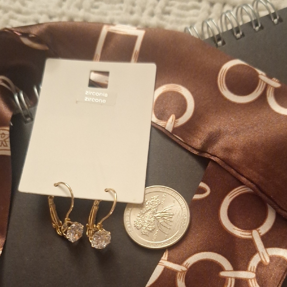 Elegant Sparkling Gold and Zirconia Earrings Nwt - Picture 3 of 4